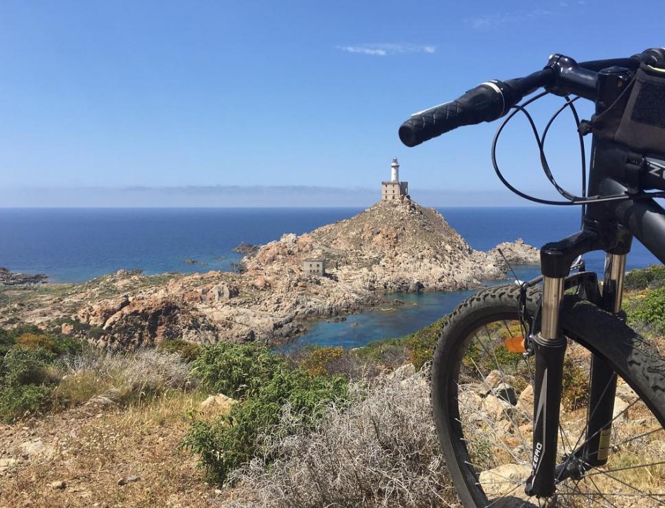 In bici all'Asinara - Faro di Punta Scorno