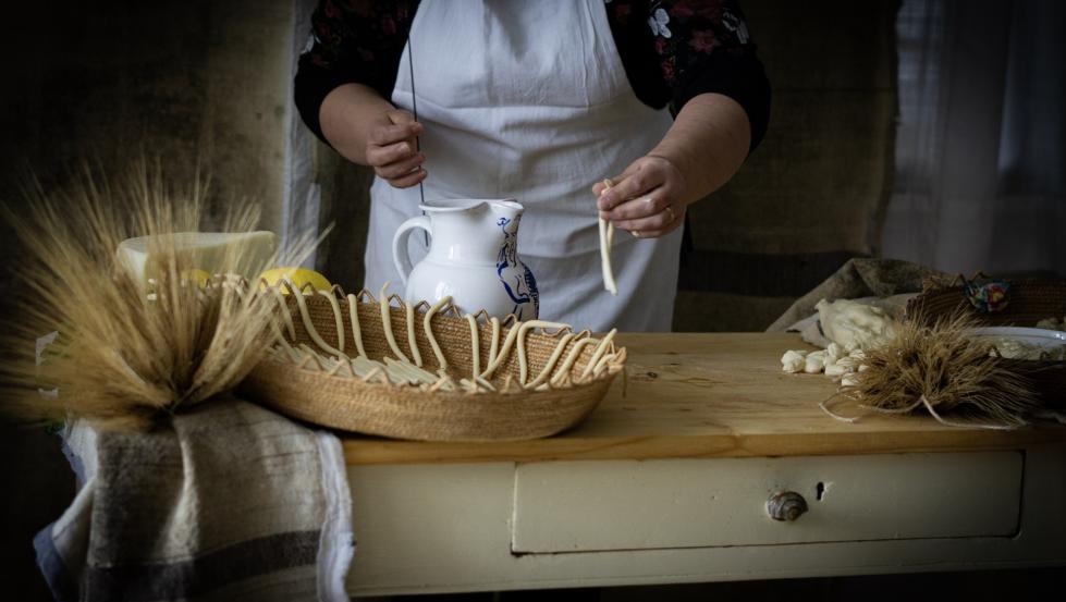 Autunno in Barbagia a Oliena - preparazione dei maharrones de busa