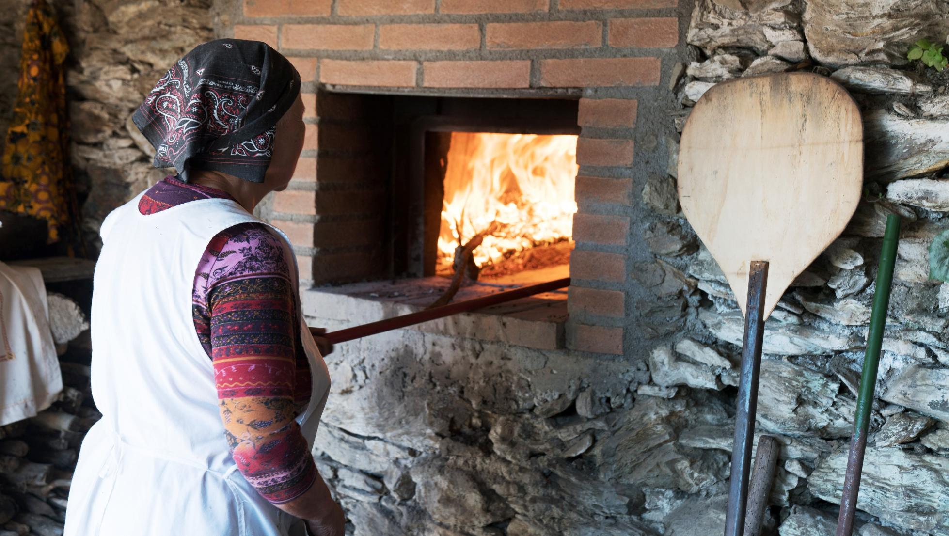 Autunno in Barbagia - Tonara - panificazione al forno tradizionale