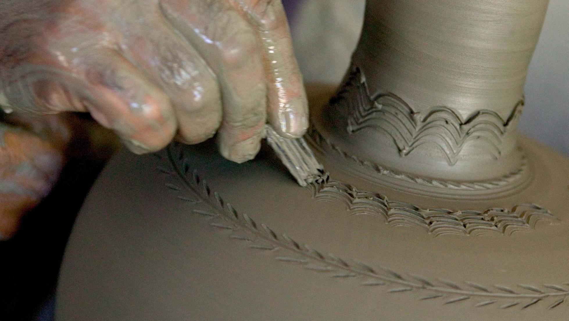 Decorazione artistica  brocca in ceramica sarda