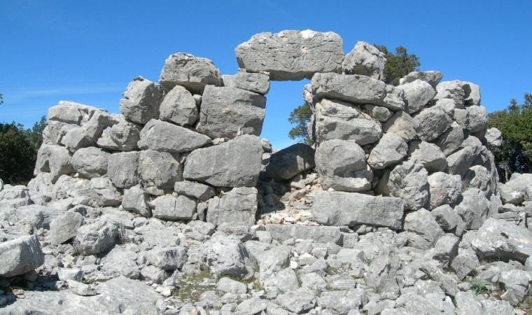 Complesso archeologico di Sirilò - vestigia torre nuragica - Orgosolo