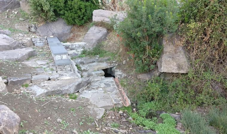 Andando per spelonche (percorso trekking Monte Arci)