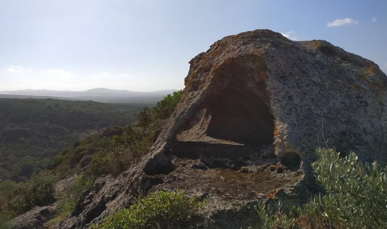 Andando per spelonche (percorso trekking Monte Arci)