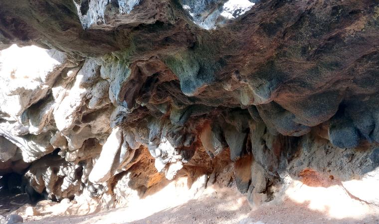 Andando per spelonche (percorso trekking Monte Arci)