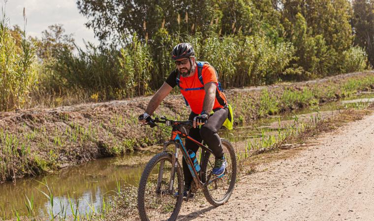 Domenica 6 ottobre  La giornata di domenica si aprirà con una serie di attività sportive e culturali. Alle 9:00, sarà possibile partecipare a un'escursione in kayak lungo il Rio Mare Foghe oppure a una gita in bicicletta lungo la Ciclovia degli stagni con