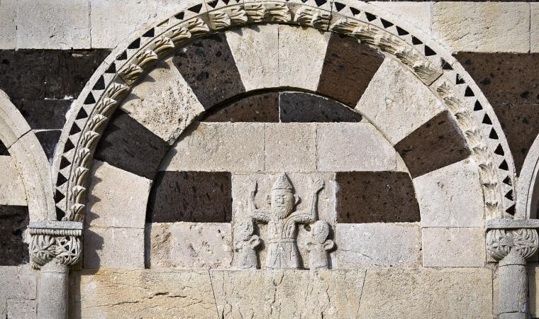 Chiesa san Pietro del crocifisso, dettaglio facciata - Bulzi