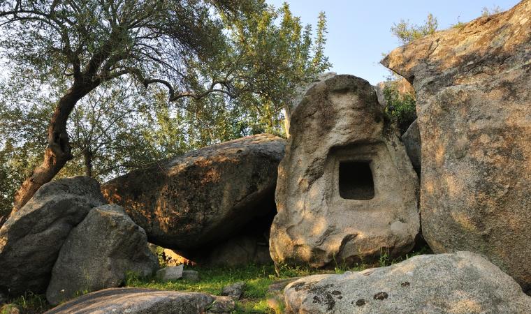 Domus de Janas - Parco archeologico di Scerì - Ilbono