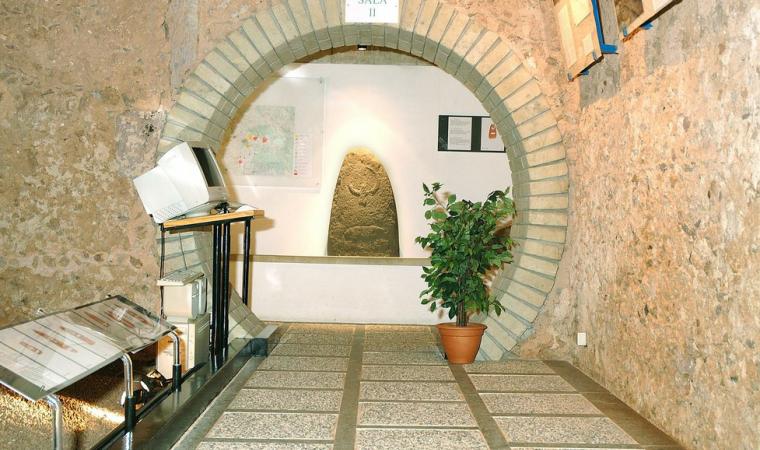 Laconi,_Museo_delle_Statue-Menhir
