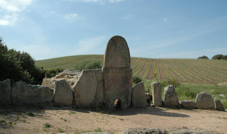 Tomba di Giganti di Coddu Vecchiu - Arzachena