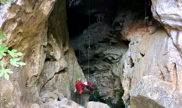Ingresso della grotta Sa Oche e su Bentu - Valle di Lanaitto - Oliena