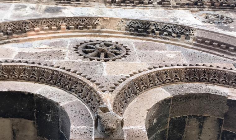 Sant'Antioco di Bisarcio - particolare facciata