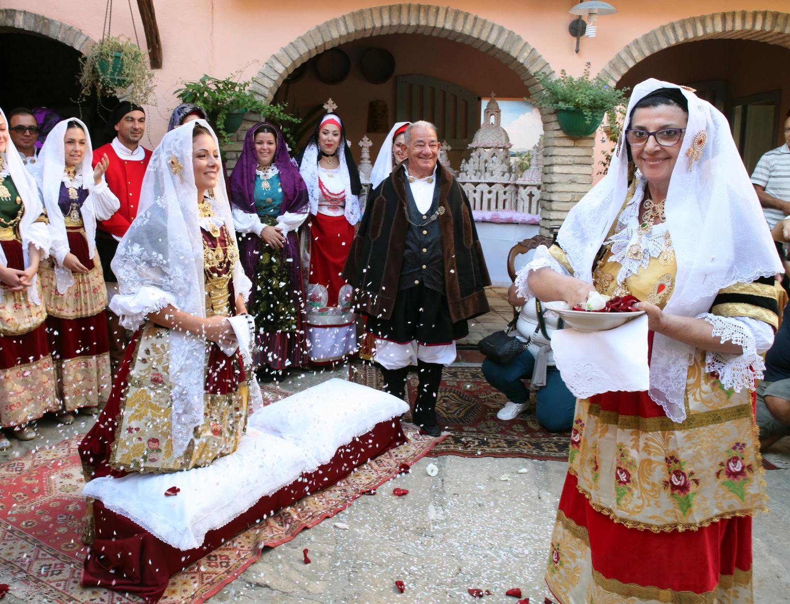 Rituals and symbols of traditional weddings | SardegnaTurismo - Sito ...