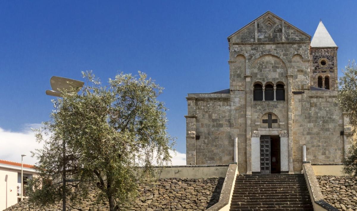 Cattedrale di santa Giusta, facciata con scalinata  - Santa Giusta